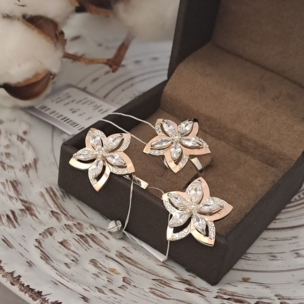 Сережки з білим золотом